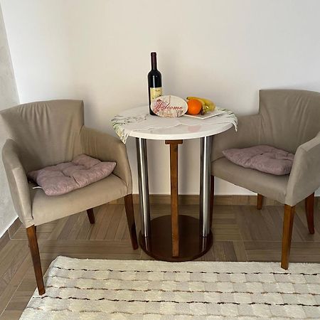 Apartmani Emily & Jully Nikšić エクステリア 写真