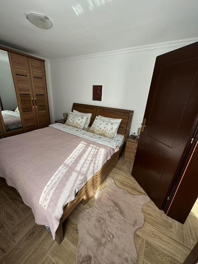 Apartmani Emily & Jully Nikšić エクステリア 写真