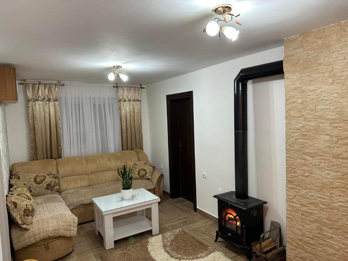 Apartmani Emily & Jully Nikšić エクステリア 写真