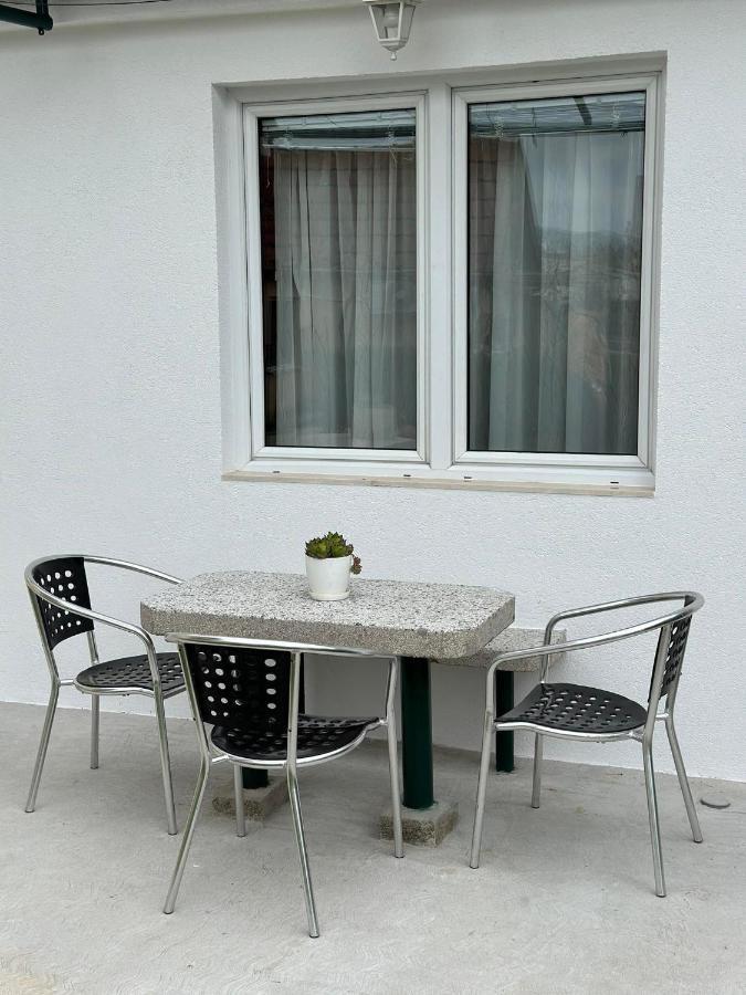 Apartmani Emily & Jully Nikšić エクステリア 写真