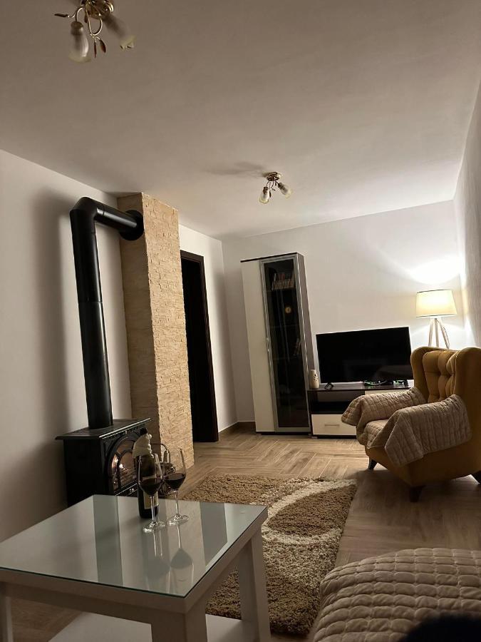 Apartmani Emily & Jully Nikšić エクステリア 写真