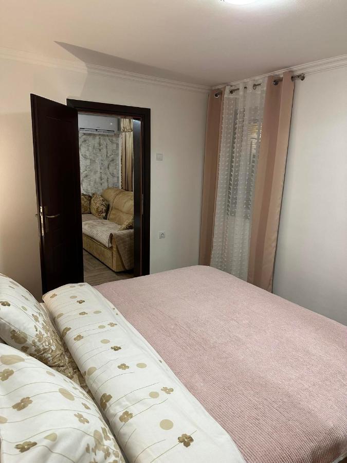 Apartmani Emily & Jully Nikšić エクステリア 写真