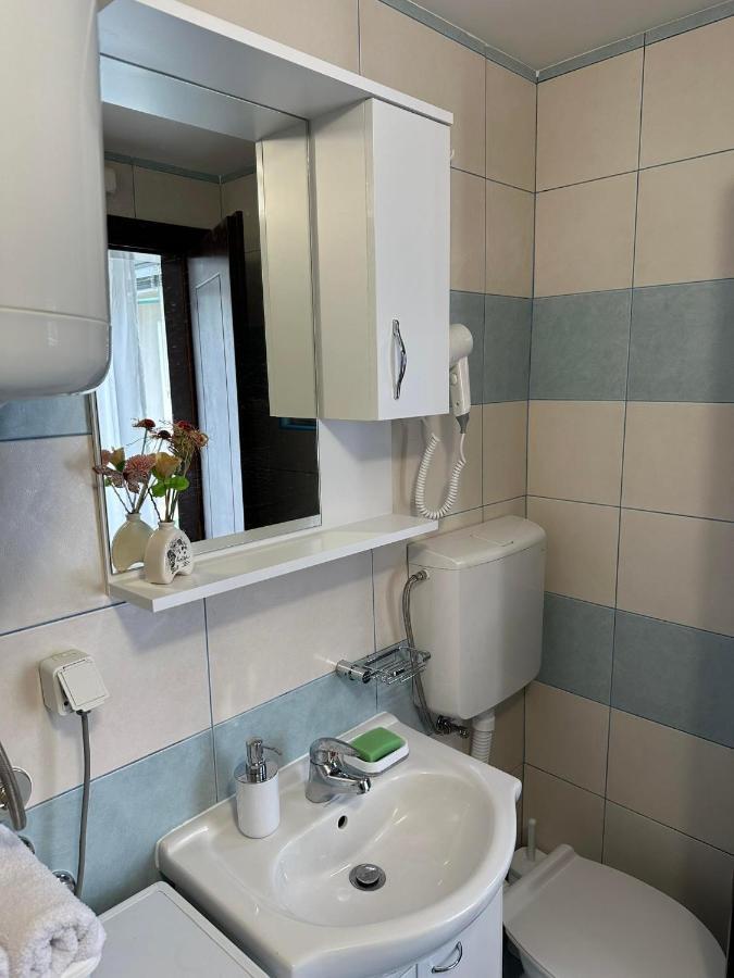 Apartmani Emily & Jully Nikšić エクステリア 写真