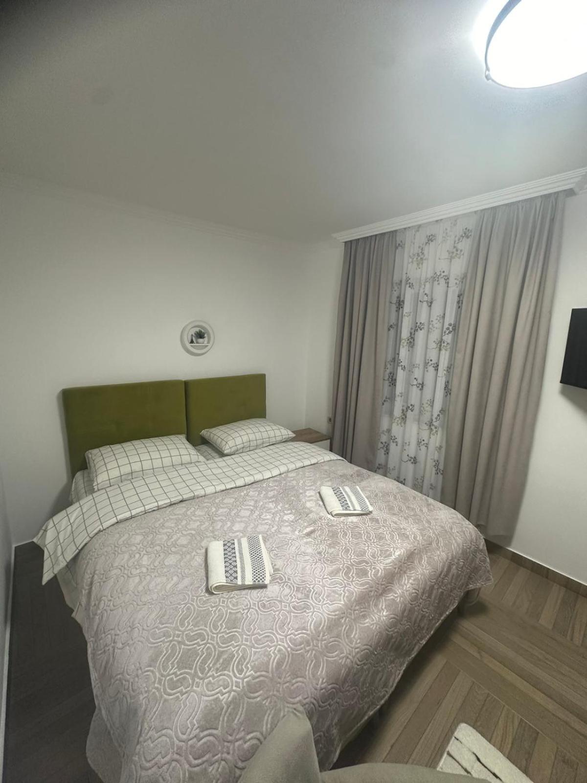 Apartmani Emily & Jully Nikšić エクステリア 写真