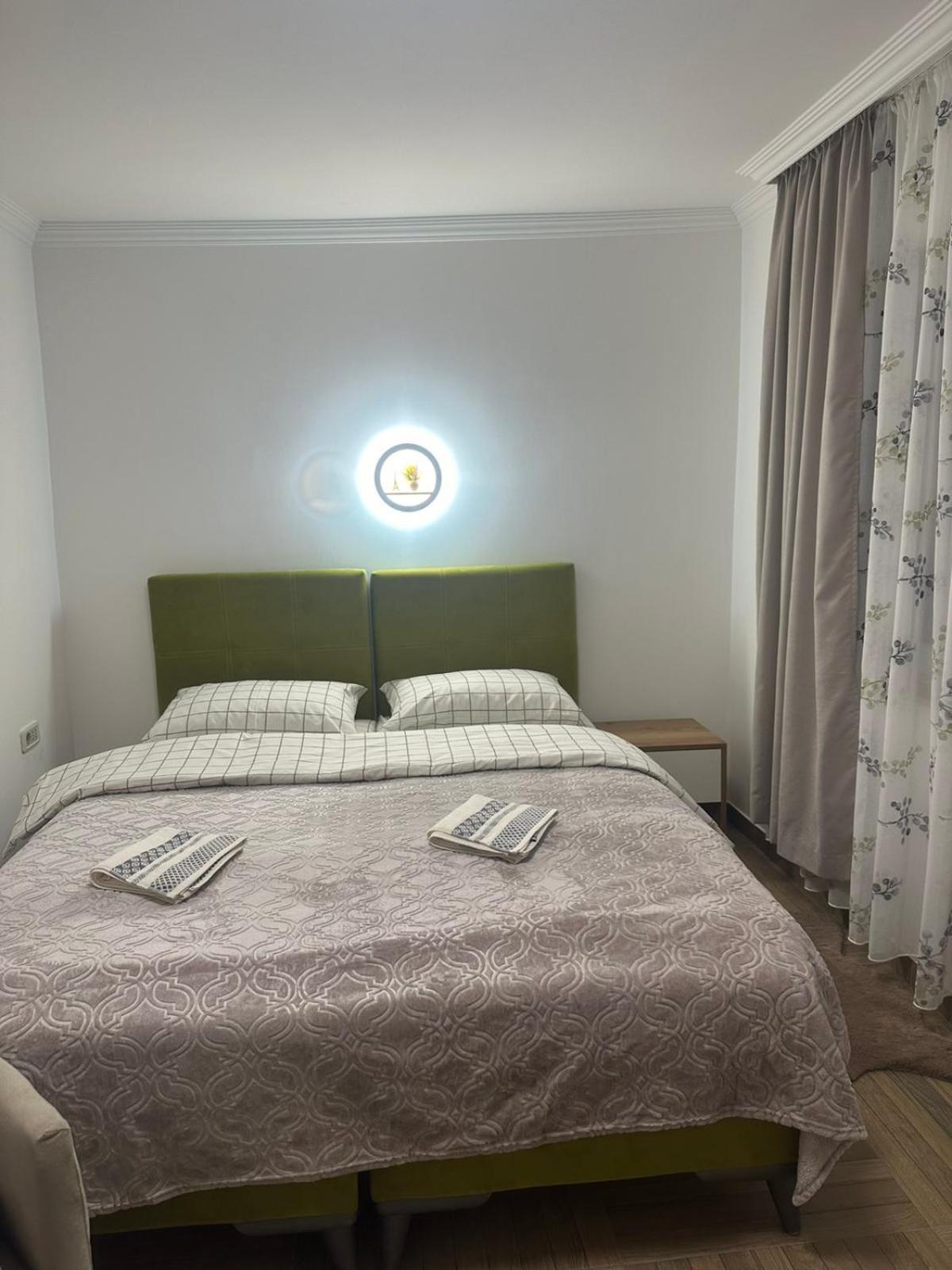 Apartmani Emily & Jully Nikšić エクステリア 写真