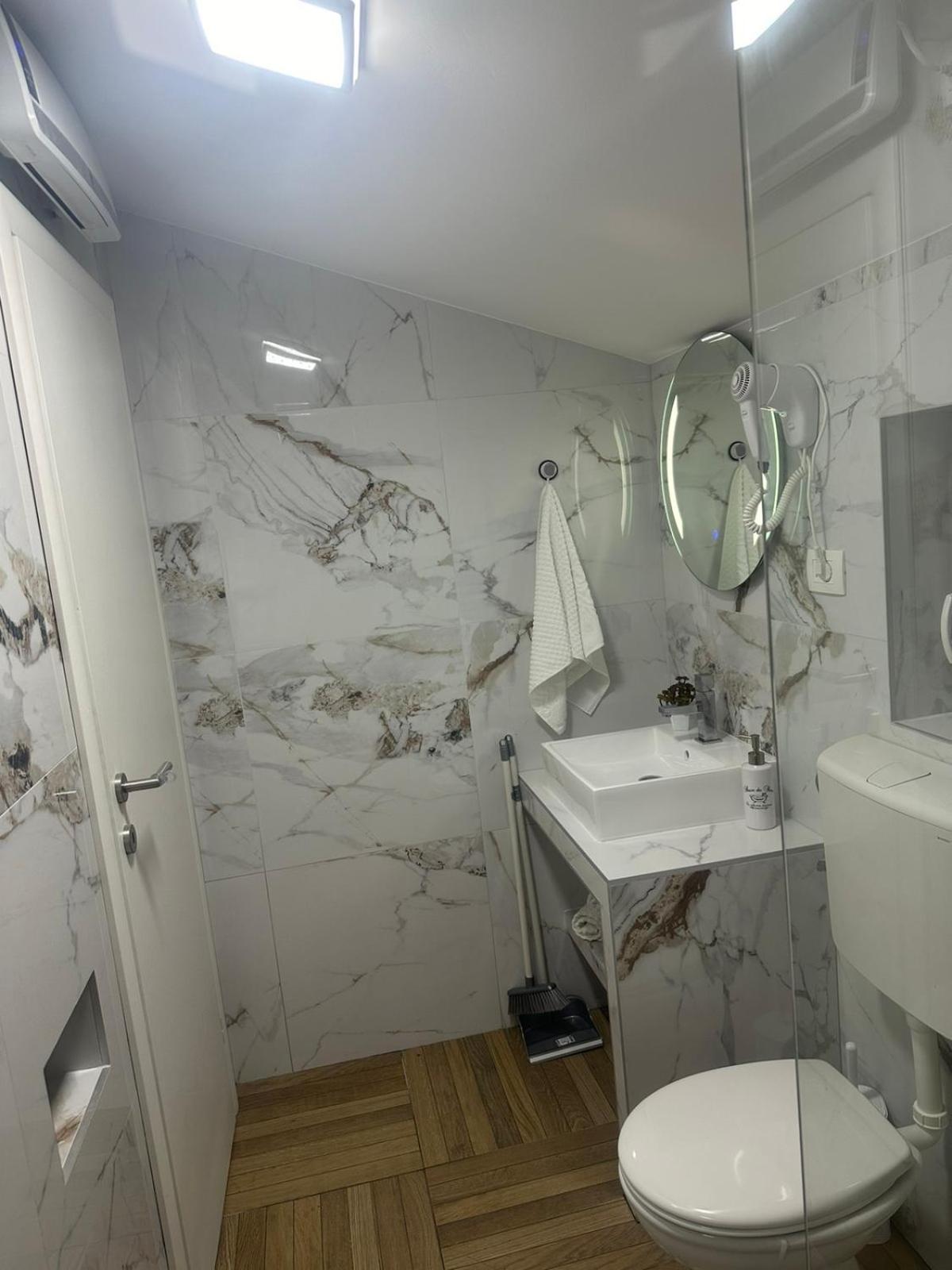 Apartmani Emily & Jully Nikšić エクステリア 写真