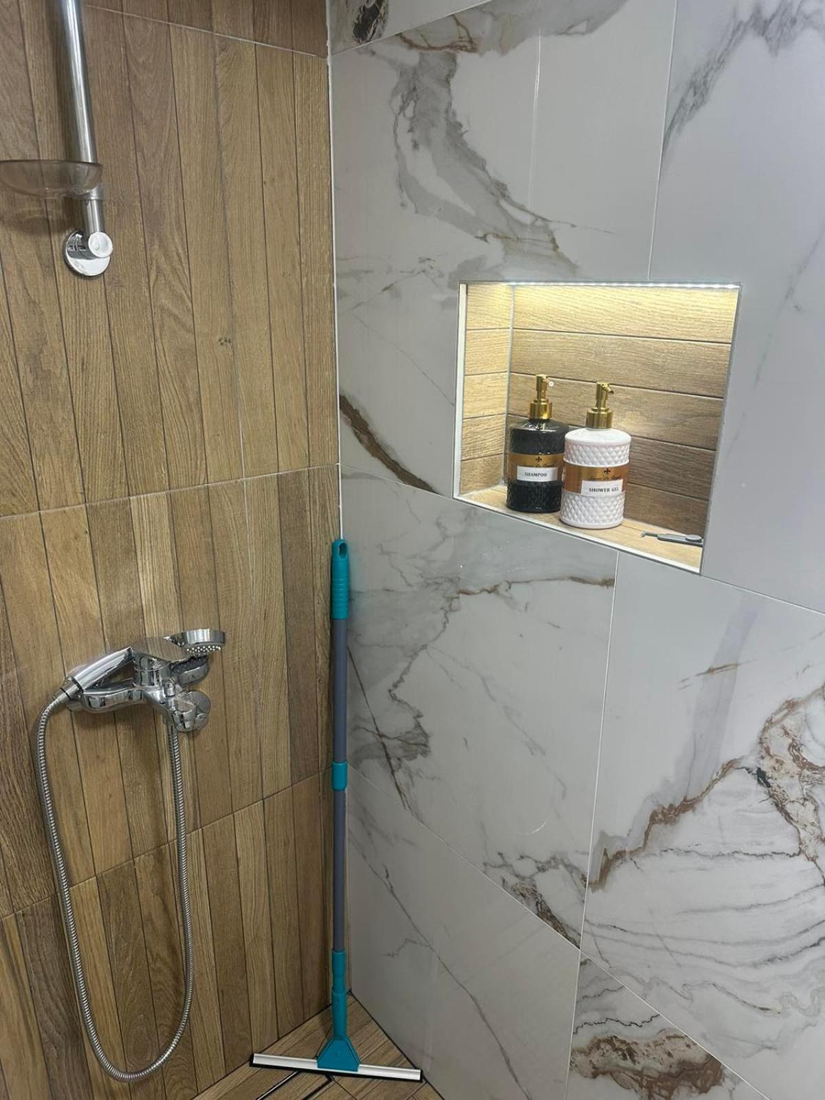 Apartmani Emily & Jully Nikšić エクステリア 写真