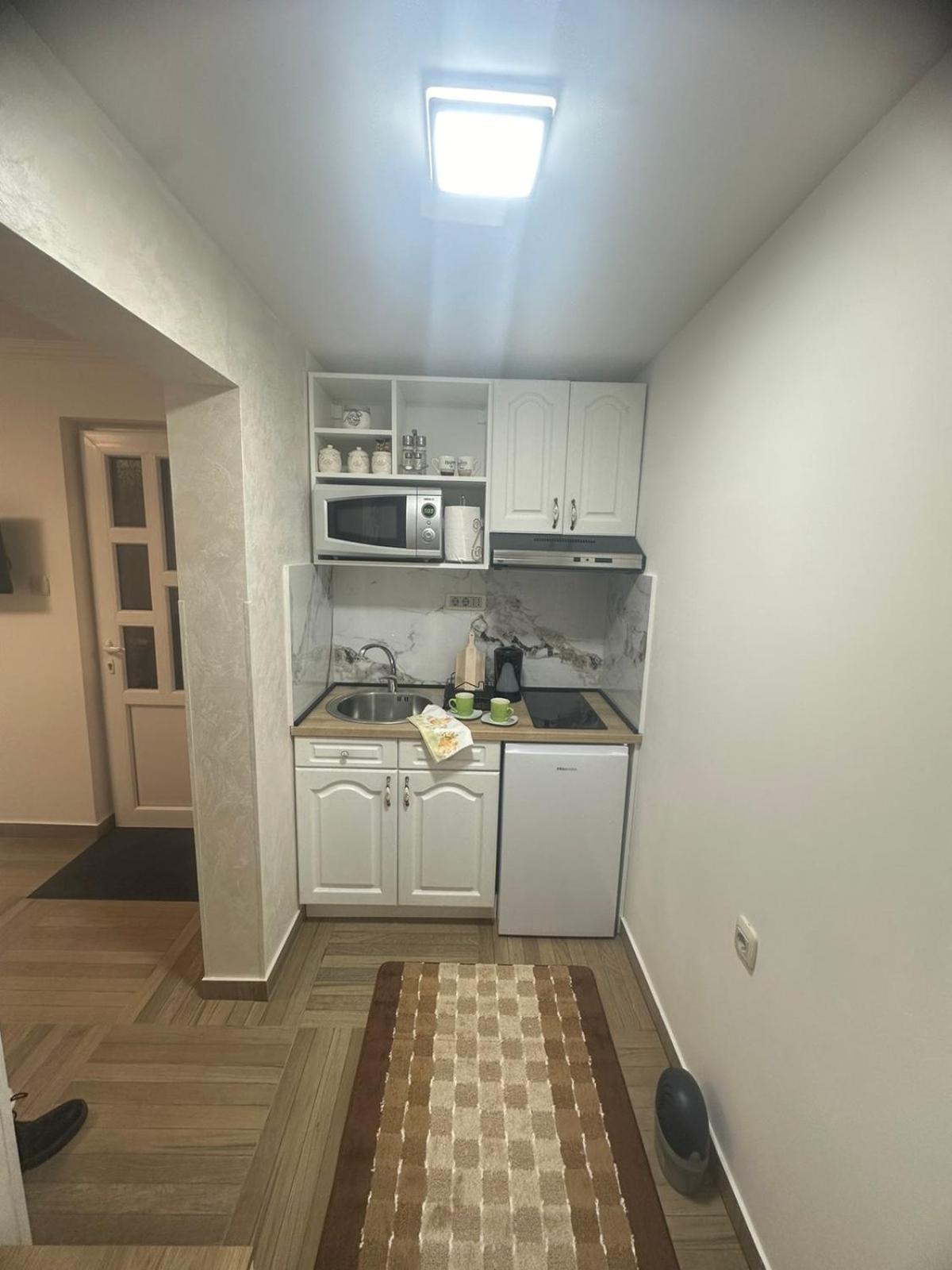 Apartmani Emily & Jully Nikšić エクステリア 写真