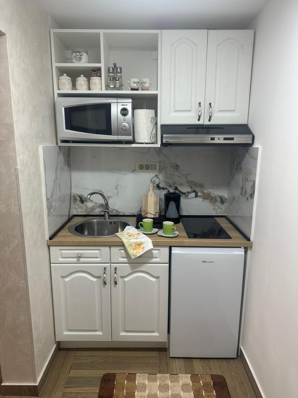 Apartmani Emily & Jully Nikšić エクステリア 写真