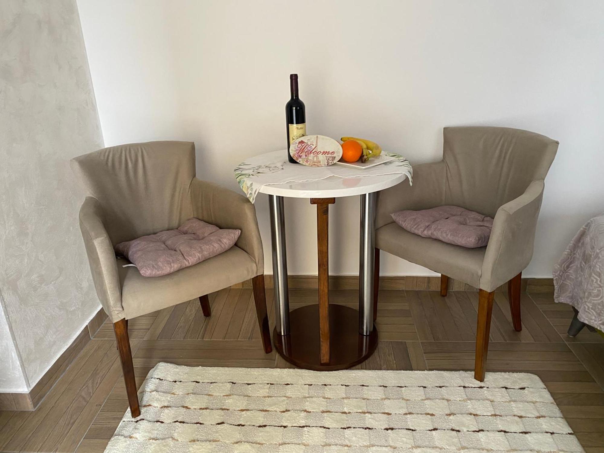 Apartmani Emily & Jully Nikšić エクステリア 写真