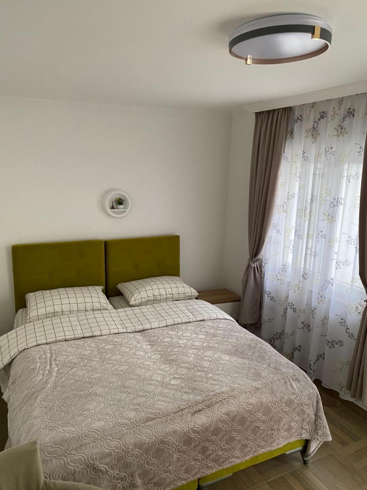 Apartmani Emily & Jully Nikšić エクステリア 写真