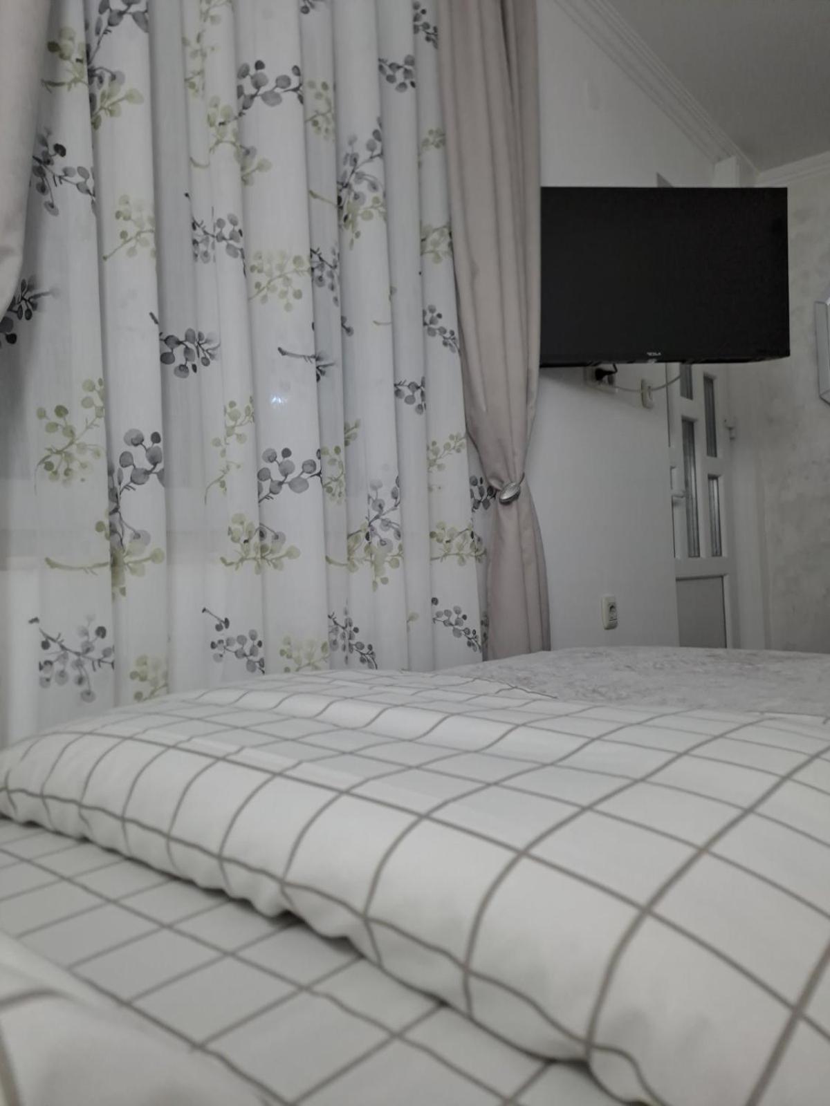 Apartmani Emily & Jully Nikšić エクステリア 写真